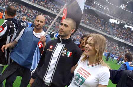 申花客战津门虎：双方均四外援出战，李可首发，阿代米替补（申花做客对阵津门虎：两队皆四外援登场，李可首发，阿代米替补）