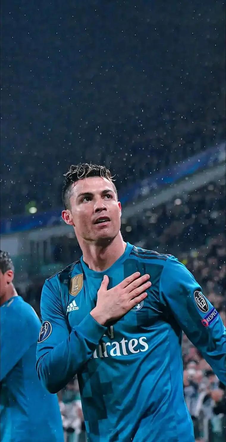 刚复出不久又伤退，伊斯科与队友阿姆拉巴特相撞后被换下（复出未久再度伤退，伊斯科与队友阿姆拉巴特相撞后被换下）