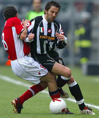 弗兰克：中国非常自由和安全，商品非常便宜，菜味道出奇地好（弗兰克称中国自由安全、物价实惠，菜肴出奇美味）