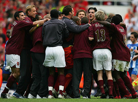 西甲公布24／25赛季转播收入分成，皇马力压巴萨领跑（西甲24／25季转播收入分配出炉，皇马压巴萨居榜首）