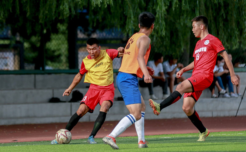 CBA俱乐部杯赛：山东高速胜天津先行者（CBA俱乐部杯：山东高速击败天津先行者）