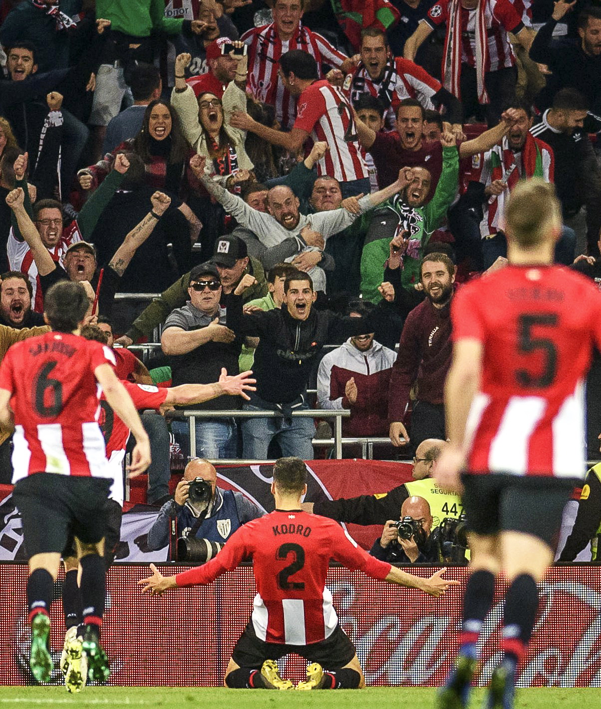 掘金约基奇豪取三双助球队连胜（约基奇砍三双率掘金继续连胜）