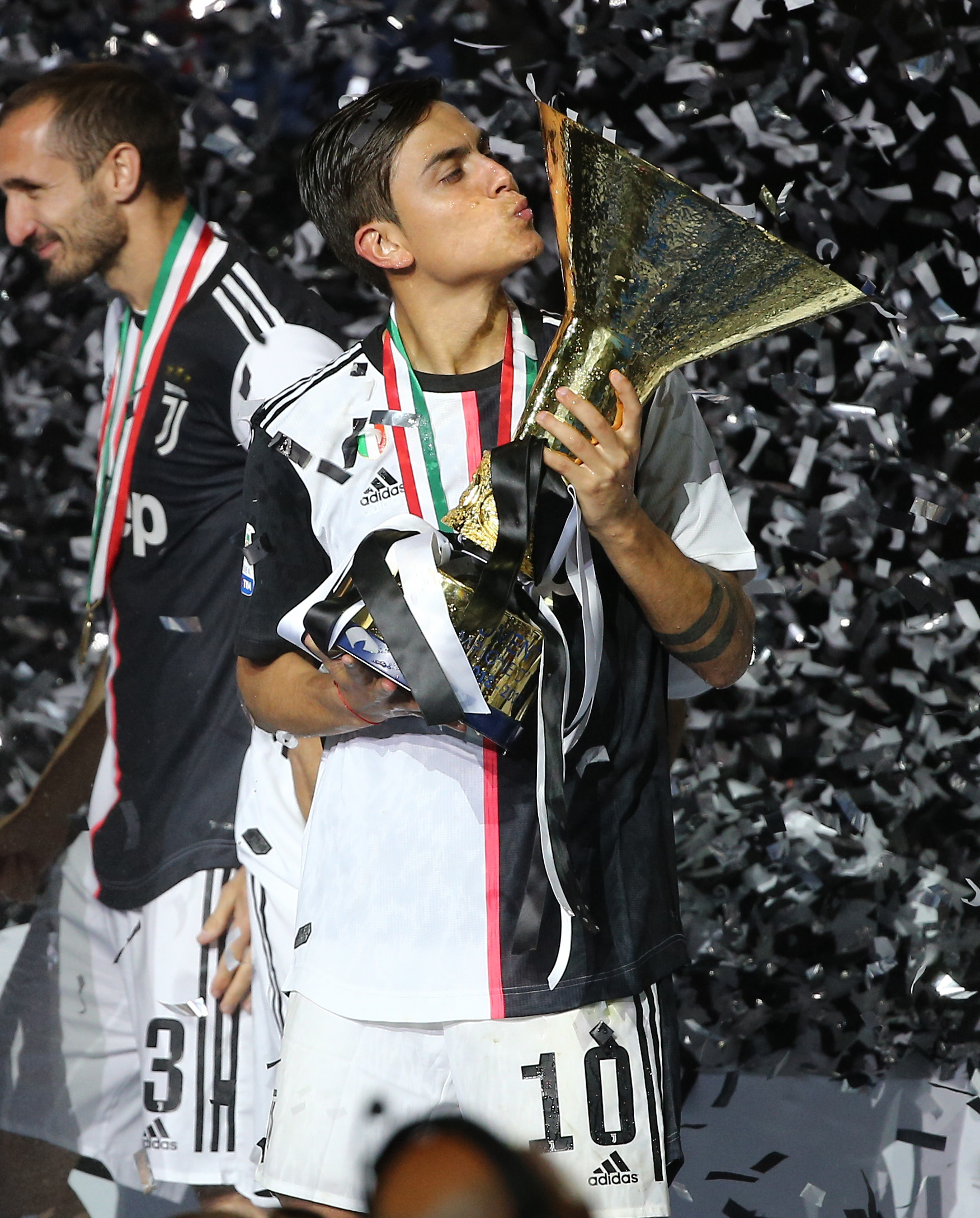 中超赛报：上海申花主场战胜武汉三镇＂,（中超快讯：申花主场力克武汉三镇）