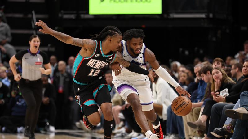 活塞逆转击败开拓者，坎宁安和邓罗关键表现助力取胜，展现强大韧性。（活塞逆袭擒下开拓者，坎宁安与邓罗关键时刻发力，韧性尽显）