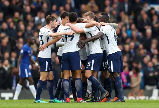 哈维·阿隆索的皇马困境：教练权威与球星共存的艺术（哈维·阿隆索在皇马的两难：平衡主帅威信与球星共处）