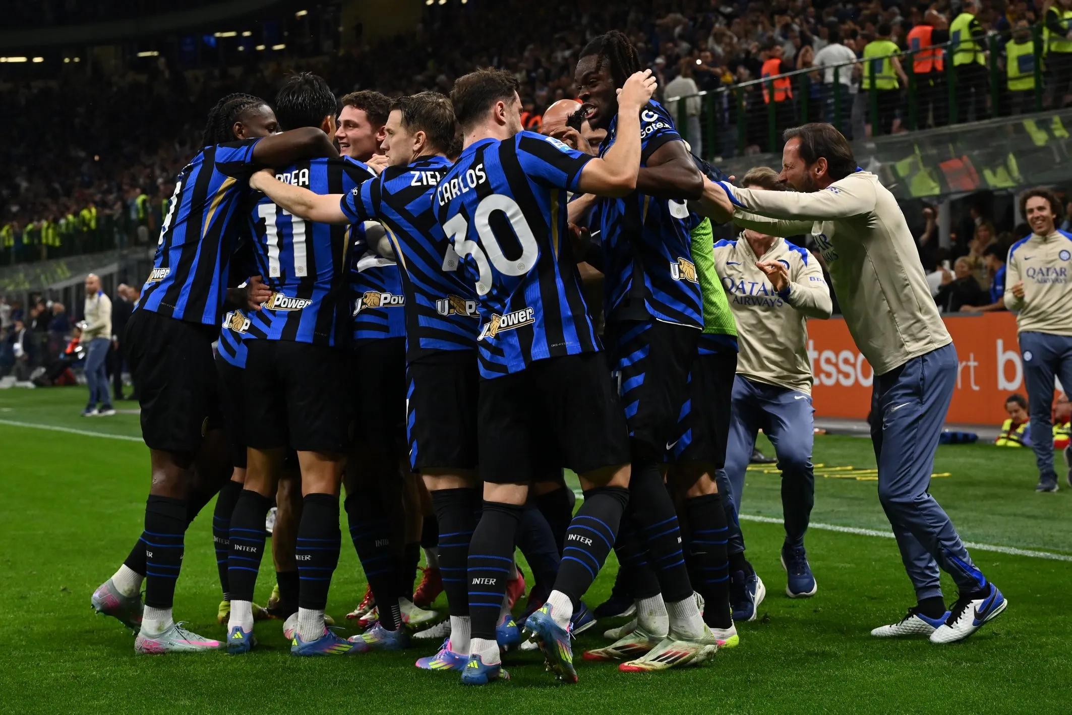 热议海港输球：古斯塔沃停赛影响大；亚冠已是舆论负担（海港落败惹议：古斯塔沃停赛代价不小，亚冠成舆论包袱）